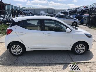 Schadeauto Hyundai I-10 1.0i 49kW E6 Comfort AIRCO 2023/3