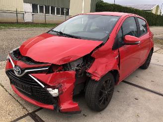 krockskadad bil auto Toyota Yaris 1.5 Hybrid Automaat E6 2015/4