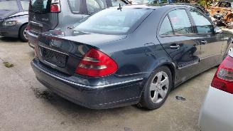 krockskadad bil auto Mercedes E-klasse 270 cdi 2003/2