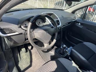 Peugeot 207 1.4 vti picture 10