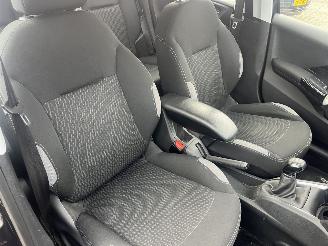 Peugeot 208 1.2 puretech weinig km !! picture 16