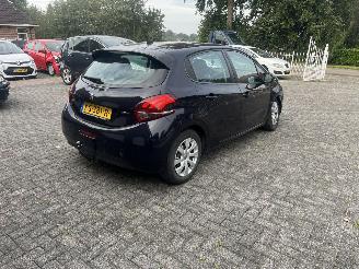 Peugeot 208 1.2 puretech weinig km !! picture 5