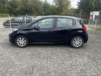 Peugeot 208 1.2 puretech weinig km !! picture 2
