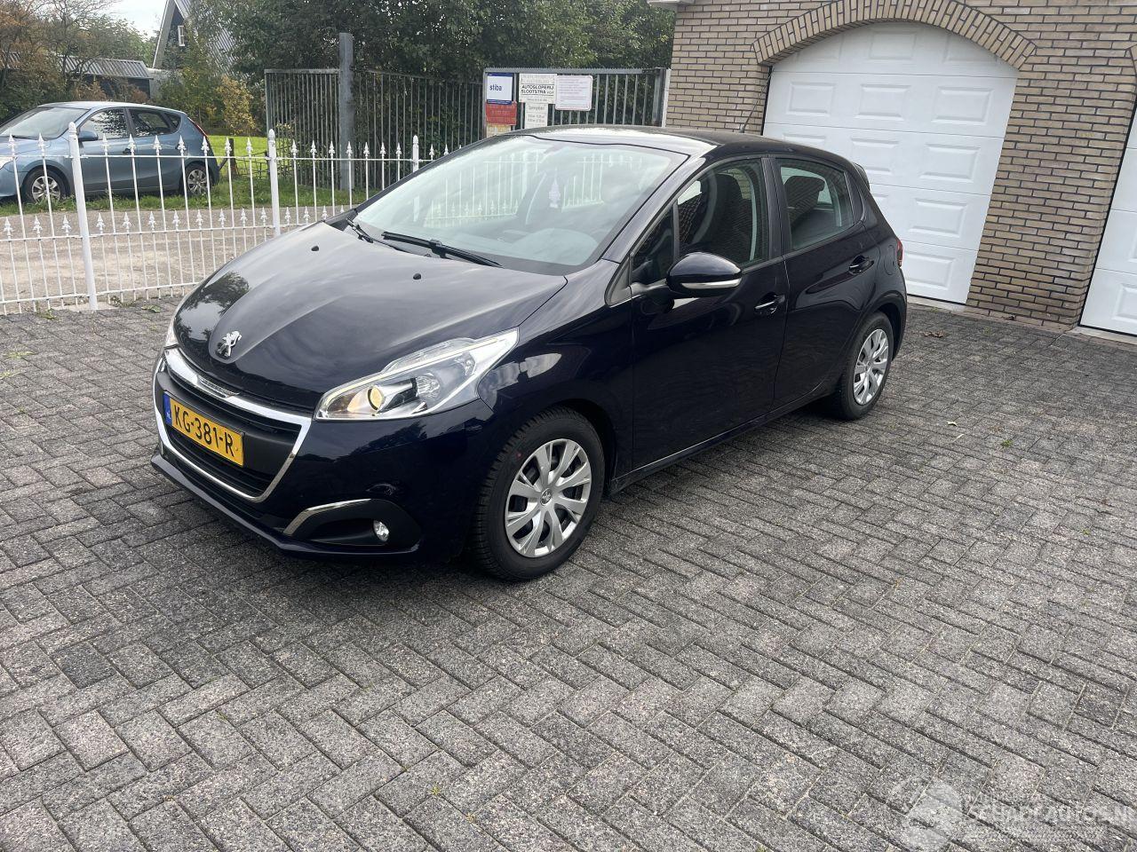 Peugeot 208 1.2 puretech weinig km !!