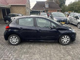 Peugeot 208 1.2 puretech weinig km !! picture 6