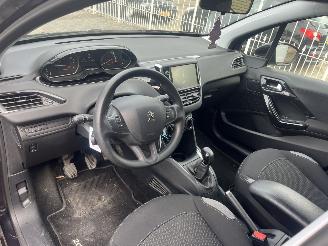 Peugeot 208 1.2 puretech weinig km !! picture 10