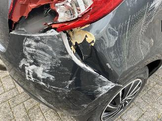 Mazda 2  picture 18
