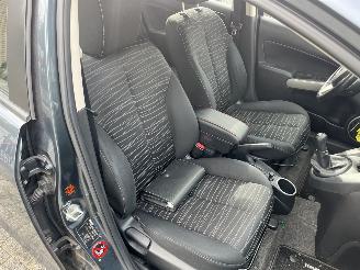 Mazda 2  picture 15