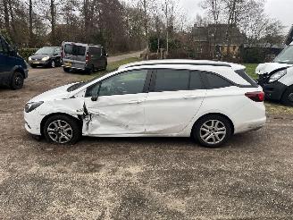 Opel Astra SPORTS TOURER 1.5 cdti weinig km !! picture 2