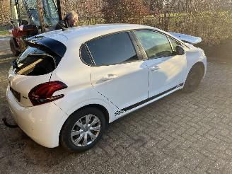 rozbiórka samochody osobowe Peugeot 208 1.2 puretech 2016/12