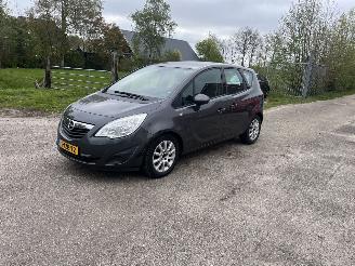 Vaurioauto  passenger cars Opel Meriva 1.7 cdti motorschade !! 2011/6
