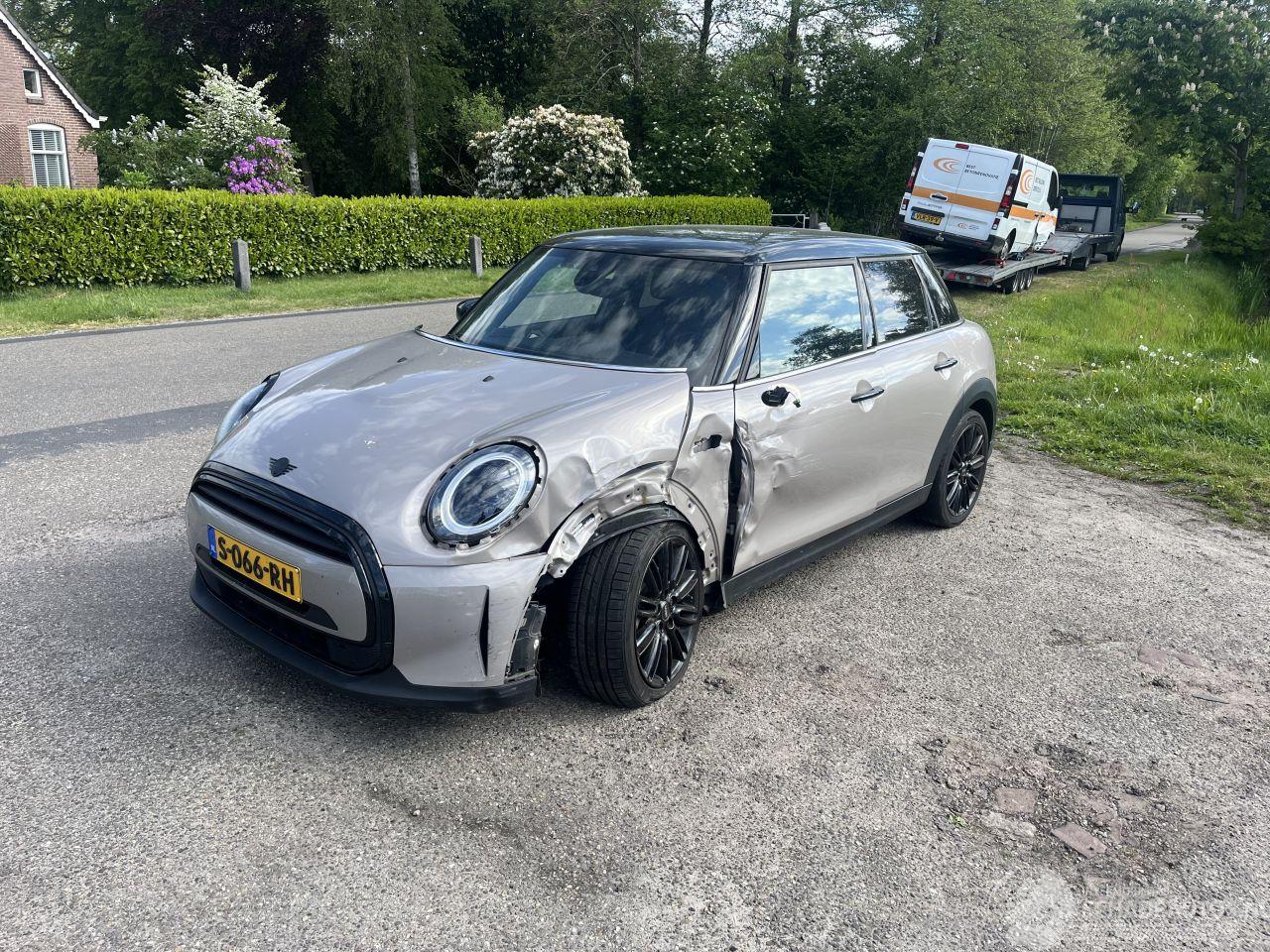 Mini Cooper 1.5 automaat !!