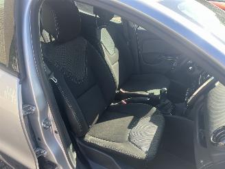 Renault Clio 0.9 tce weinig schade !! picture 16