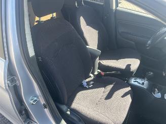 Mitsubishi Space-gear Automaat !! Zeer weinig km !! picture 20
