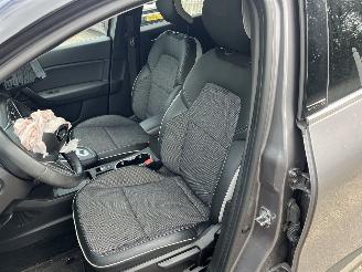 Renault Captur E-TECH PLUG-IN HYBRID weinig km !! picture 9