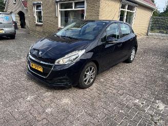 damaged passenger cars Peugeot 208 1.2 puretech 2015/10