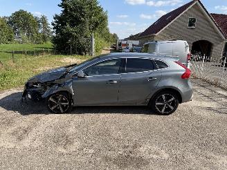 Volvo V-40 R-design 1.5 t3 Automaat weinig km !! picture 2