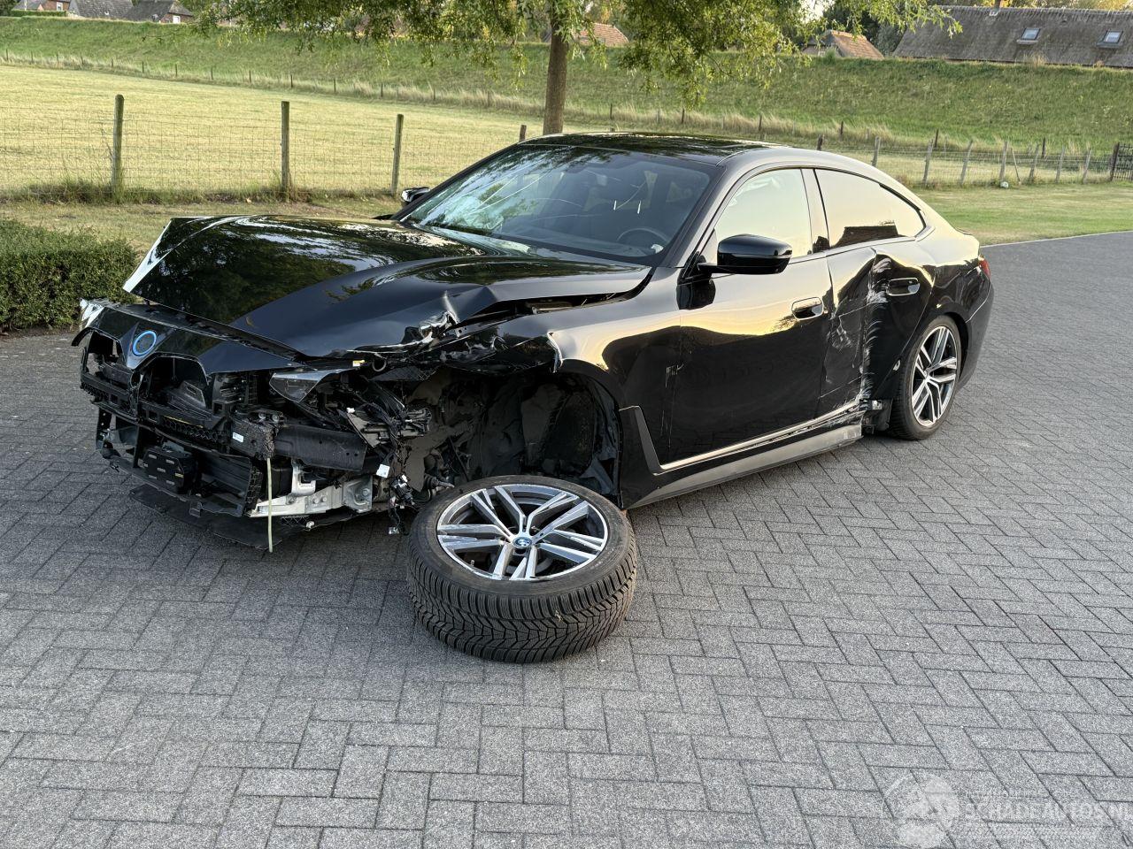 BMW i4 eDrive 35 / Panorama / Automaat