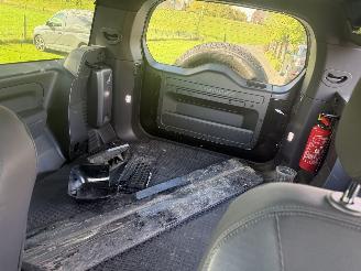 Land Rover Defender X-Dynamic / 4WD / 3.0 Diesel / Automaat / Panorama picture 8