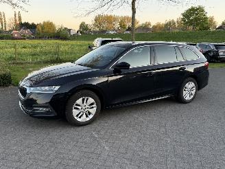 Unfallwagen Skoda Octavia 2.0 TDI / Automaat 2023/2