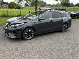 skadebil auto Kia Ceed 1.6 GDI PHEV BUSINESS LINE / Automaat 2024/5