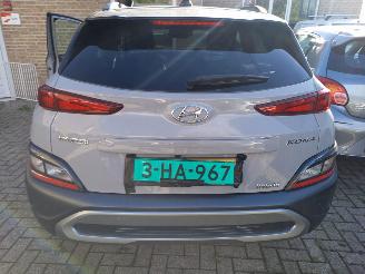 damaged passenger cars Hyundai Kona HYBRIDE 2023/5