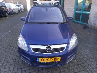 krockskadad bil auto Opel Zafira 2.2 COSMO 7 PERSOONS 2006/5