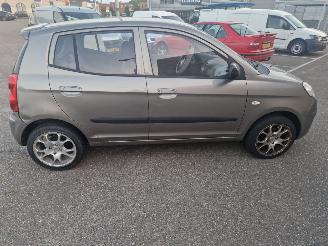 Kia Picanto 1.0 X PECT picture 6