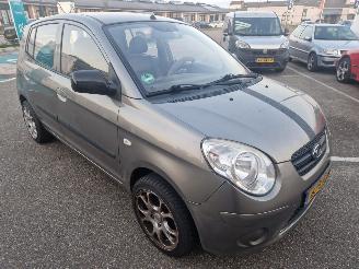 Kia Picanto 1.0 X PECT picture 2