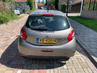 Peugeot 208 1.2 VTI picture 4