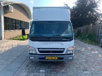krockskadad bil bedrijf Mitsubishi Canter  2006/8