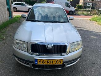 damaged passenger cars Skoda Superb  2005/4