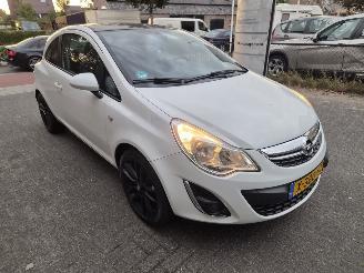 Opel Corsa 1.4 16v color edition picture 3