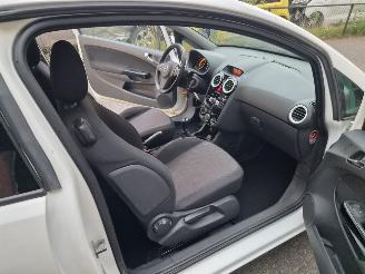 Opel Corsa 1.4 16v color edition picture 11