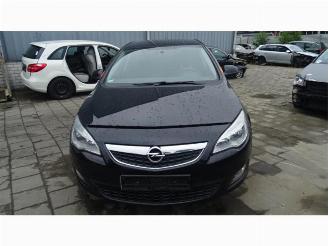 Salvage car Opel Astra  2010