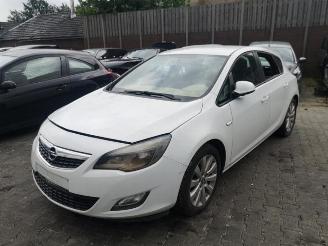 Salvage car Opel Astra  2012