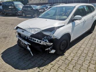 Salvage car Ford Focus Focus 3 Wagon, Combi, 2010 / 2020 1.0 Ti-VCT EcoBoost 12V 100 2017