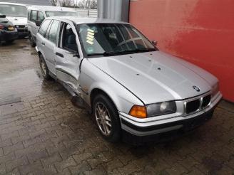 Coche siniestrado BMW 3-serie 3 serie Touring (E36/3), Combi, 1995 / 1999 320i 24V 1997/0