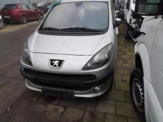 Peugeot 1007 1007 (KM), Hatchback 3-drs, 2004 / 2011 1.6 GTI,Gentry 16V picture 2