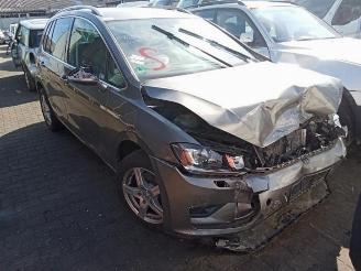 Coche siniestrado Volkswagen Golf Sportsvan Golf VII (AUA), Hatchback, 2012 / 2021 1.6 TDI BlueMotion 16V 2017