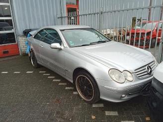 uszkodzony samochody osobowe Mercedes CLK CLK (C209), Coupe, 2002 / 2009 5.0 500 V8 24V 2004