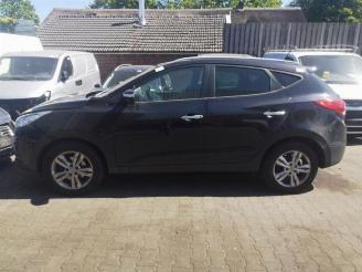 Hyundai Ix35 iX35 (LM), SUV, 2009 / 2015 2.0 CRDi 16V 4x4 picture 2