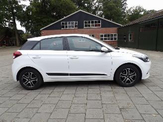 krockskadad bil auto Hyundai I-20 1.0 T-GDI 5-drs Navi 2017/7