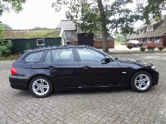 Voiture accidenté BMW 3-serie 318I automaat station 2011/5