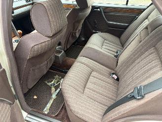 Mercedes 200-serie  picture 11