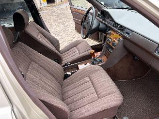 Mercedes 200-serie  picture 15