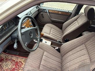 Mercedes 200-serie  picture 10