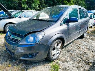 krockskadad bil auto Opel Zafira Opel Zafira 1.8 Cosmo 2011/1