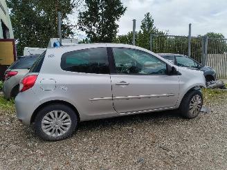 Schadeauto Renault Clio Clio 1.2 Collection 2010/1