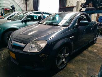 Vrakbiler auto Opel Tigra TwinTop 1.4-16V Linea Rosso 2004/1